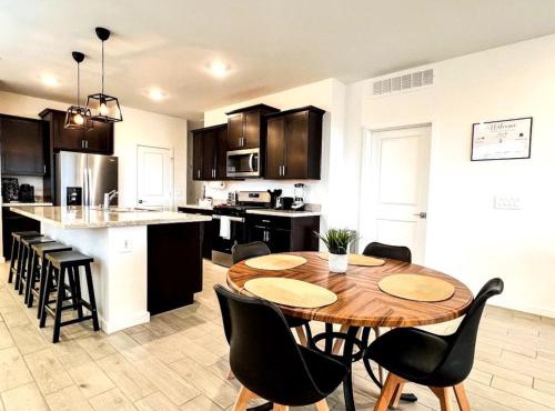 New 4BR Casa Grande Home Pool, Golf Skydive AZ
