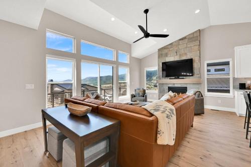 NEW 5 Bedroom House All Season Paradise Powder Mountain Views & Golfing