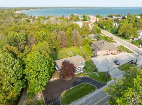 New Baileys Harbor Home, 1 block DT with Huge Yard
