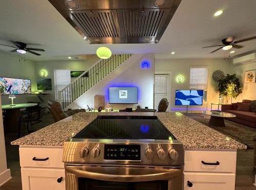 New Centennial Park Luxury Smart Home w Courtyard