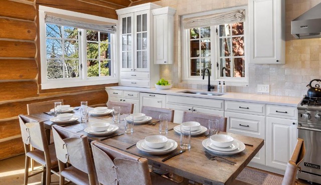 New! Chic European Style Cabin, Short Walk To Ski home