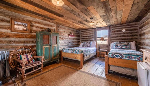 New! Historic 1906 cabin in Colorado Natl Forest