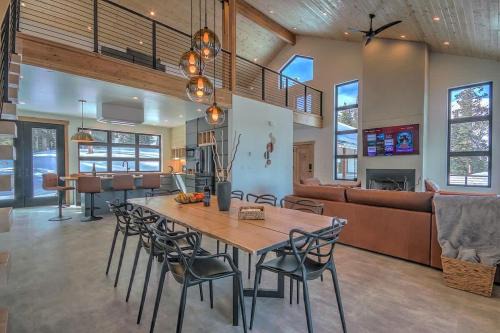 NEW Hot Tub Haven with Panoramic View - Blue River