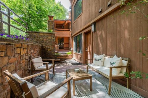 New Listing 3 BR 3 BA Aspen Condo near Gondola