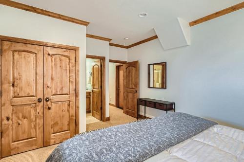 NEW LISTING! Après & Fairway Retreat home