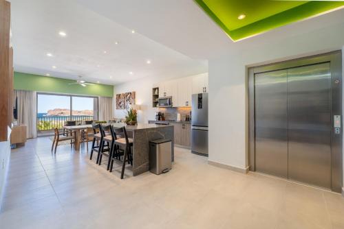 New Luxurious Oceanfront 2 Bedroom Condo with Stunning Views