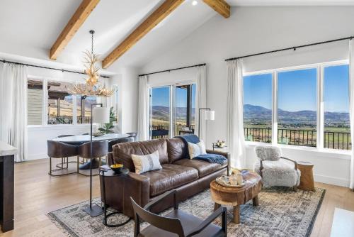 New Mountain Luxury and Wellness Retreat Full Home