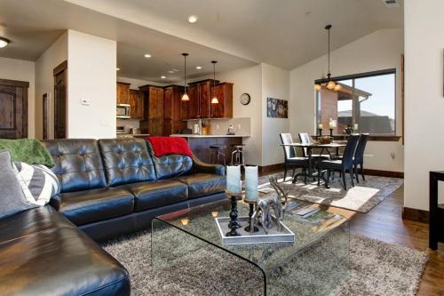 New Park City Condo with Sunshine & Mountain Views - Near Resort
