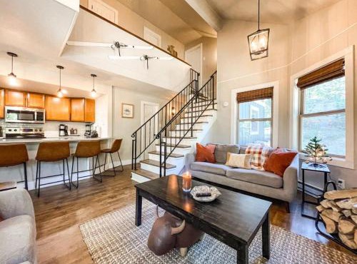 NEW Remodeled Cozy Mountain Getaway