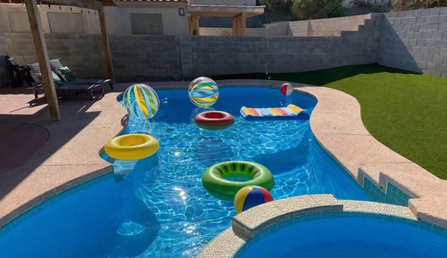 Newly Remodeled Pool Villa Fast WiFi Summerlin