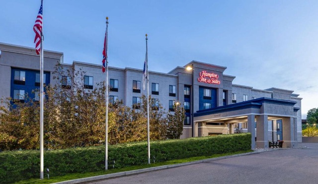 Newly Renovated-Hampton Inn & Suites Casper