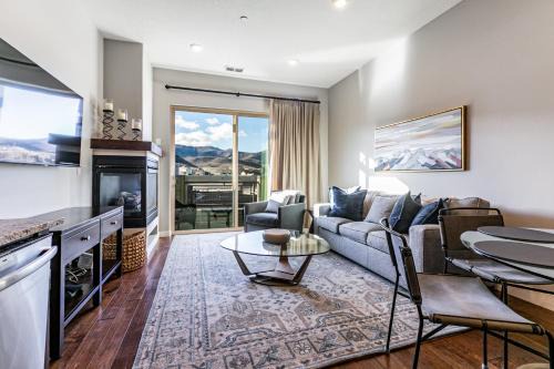 Newpark Terrace 2BD, Minutes to Canyons