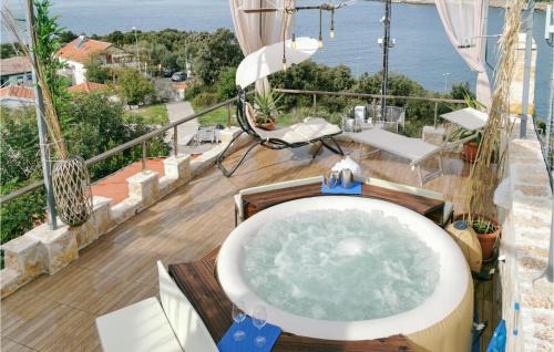 Nice Apartment In Utjeha With Sauna
