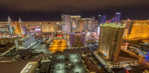 No Resort Fee Strip View Balcony+ Free Valet+Pool