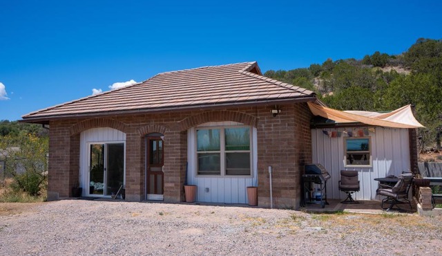 NY Loft Vibe Hiker Basecamp Silver City home
