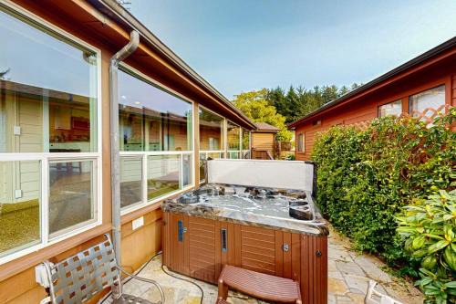 Oceanfront home with private hot tub walls of glass & spectacular view