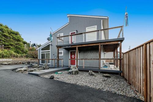 Oceanfront home with hot tub private beach access & ocean views - dog-friendly