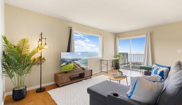 Oceanview 2BR 1Bath Retreat Balcony and Sunset Views