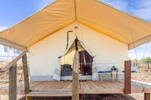 Off-Grid Tented Cabin, Perfect for a Getaway in the Best Vacation Spot for Couples, Brisbee, Arizona