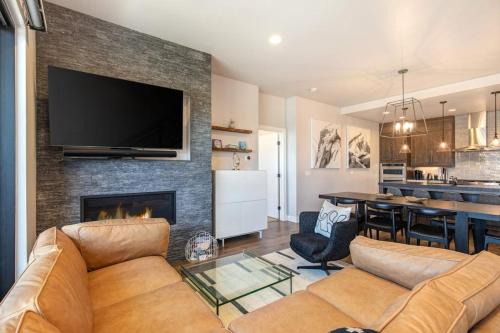 On Top of the Mountains - Unit B - Townhouse in Hideout with hot tub