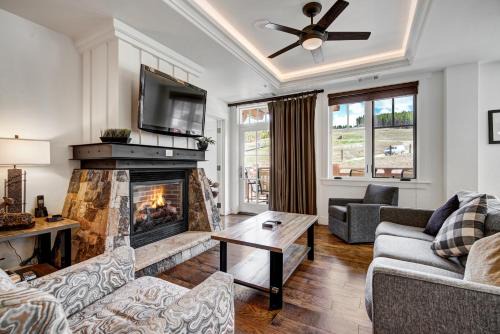 One Ski Hill Place S8309