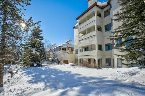 Outdoor Pool, Private Washer & Dryer, Walk to Everything, Affordable Rates