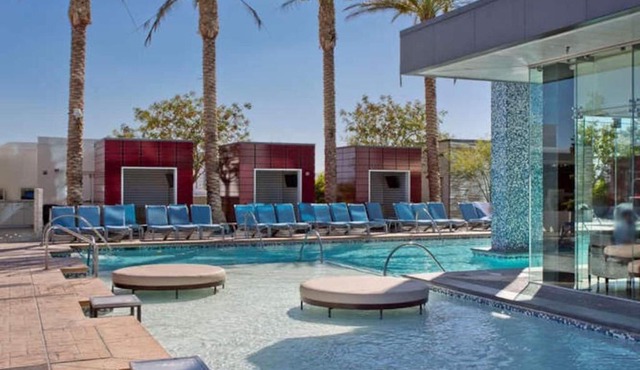 Palms Place No Resort fees with Balcony