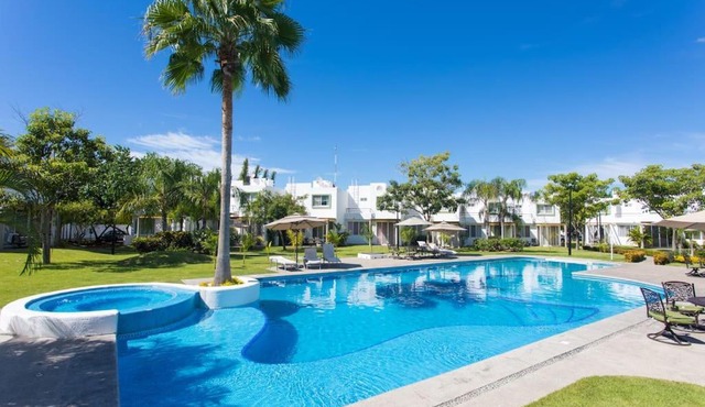 Paradise home with pool, Beach at 10 min CTE14
