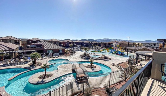 Paradise Village 115 Poolside Heaven Private Hot Tub and Ping Pong Table, Community Water Park and Kids Cove