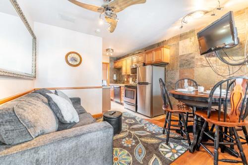 Park Meadows 6A by Ski Country Resorts