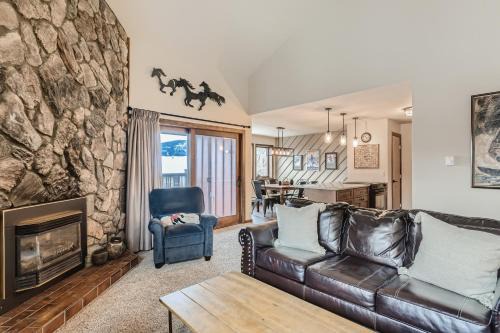 Park Place Peak 9 Condo: Ski In, Stroll To Shuttle