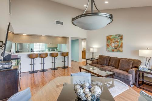 Patio, Grill & Pool Access: Palm Desert Retreat!