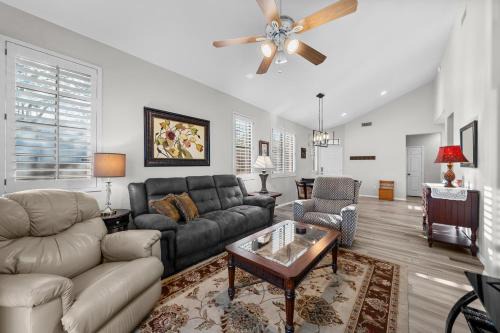 Patio, Grill & Pool Access: Family Retreat in Mesa