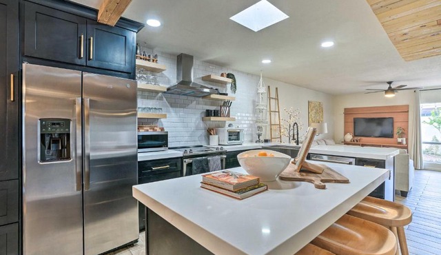 Patio & Workspace: Litchfield Park Vacation Rental