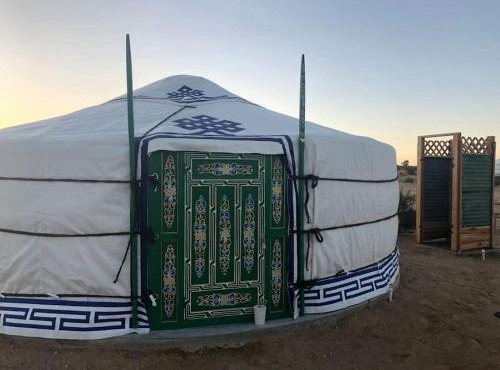 Peaceful Desert Yurt Glamping with Stargazing Near Joshua Tree National Park, California