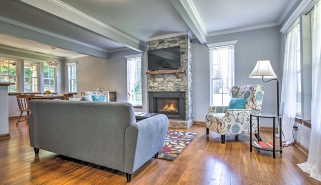 Peaceful Kansas Cottage w/Wraparound Deck!