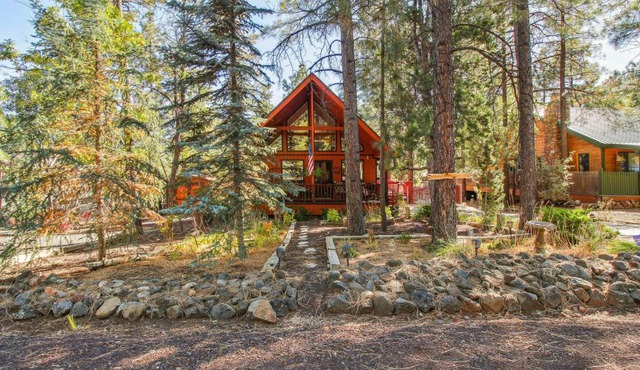 Peaceful Pinetop-Lakeside Cabin w/4 Decks!
