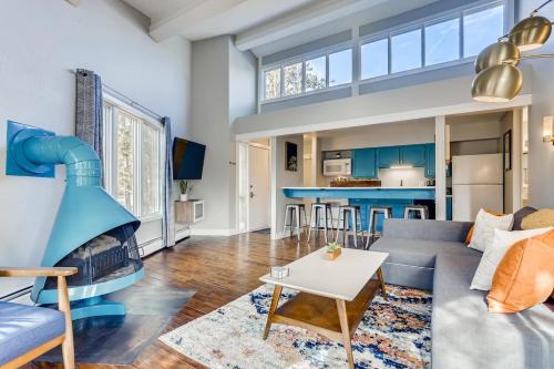 Peak 8 Condo - Close to Mountain & Town - Hot Tub & Sauna