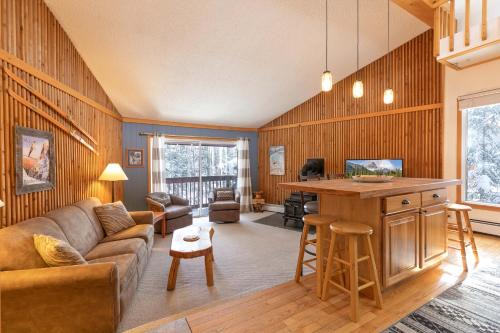 Peak 8 Village Retreat Condo: Great Year-Round Location