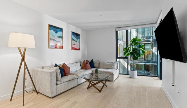 Pearl Coast - Modern 2BR with Rooftop Pool & Views