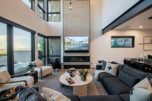 Perfect Luxury Ridgeline Retreat in Park City
