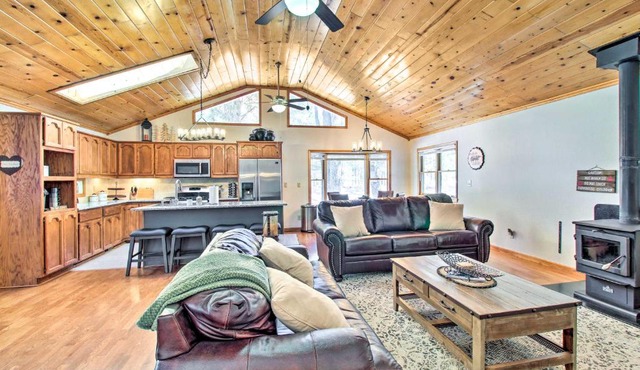 Pet-Friendly Cabin in Pinetop-Lakeside!