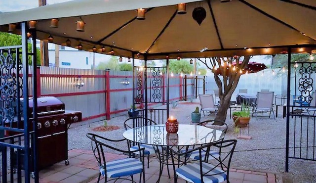 Pet Friendly - Modern Midtown Home Large Backyard