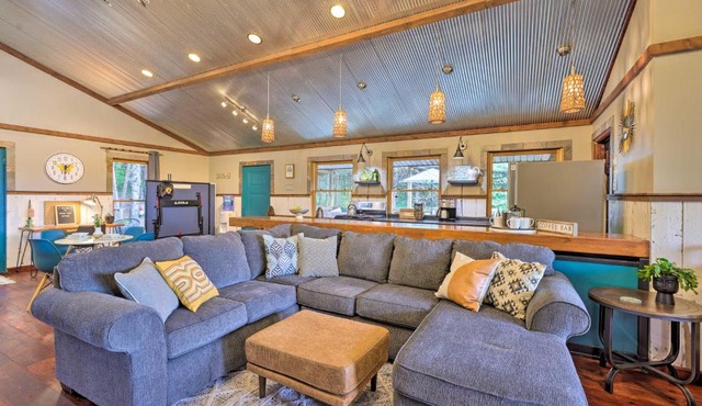 Pet-Friendly Outdoor Paradise w/Grill, Decks