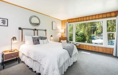 Pet Friendly Riverside Studio in Downtown Bend