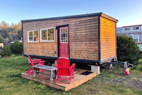 Pet-Friendly Tiny House Getaway with an On-Site Dog Park near Waldport, Oregon