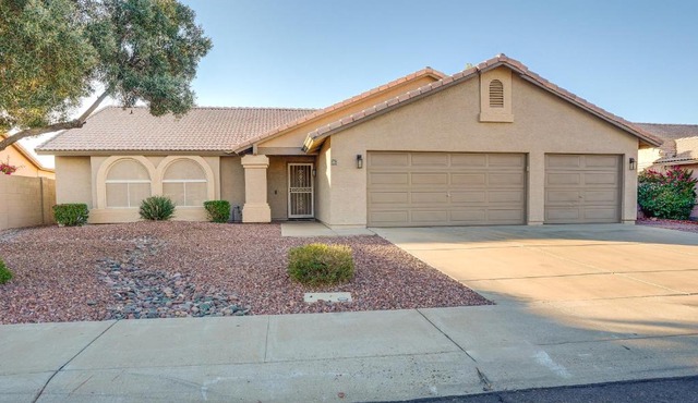Pet-Friendly Yard! Home Near State Farm Stadium