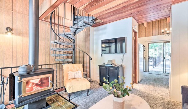 Pinecrest Retreat with Fireplace!