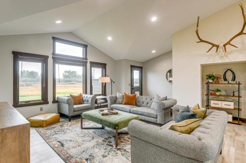 Pinedale Getaway Near Hiking, Skiing & Lakes!