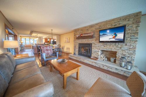 Pines 2116 by SummitCove Lodging in Colorado